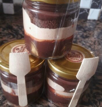 Double chocolate jar cake